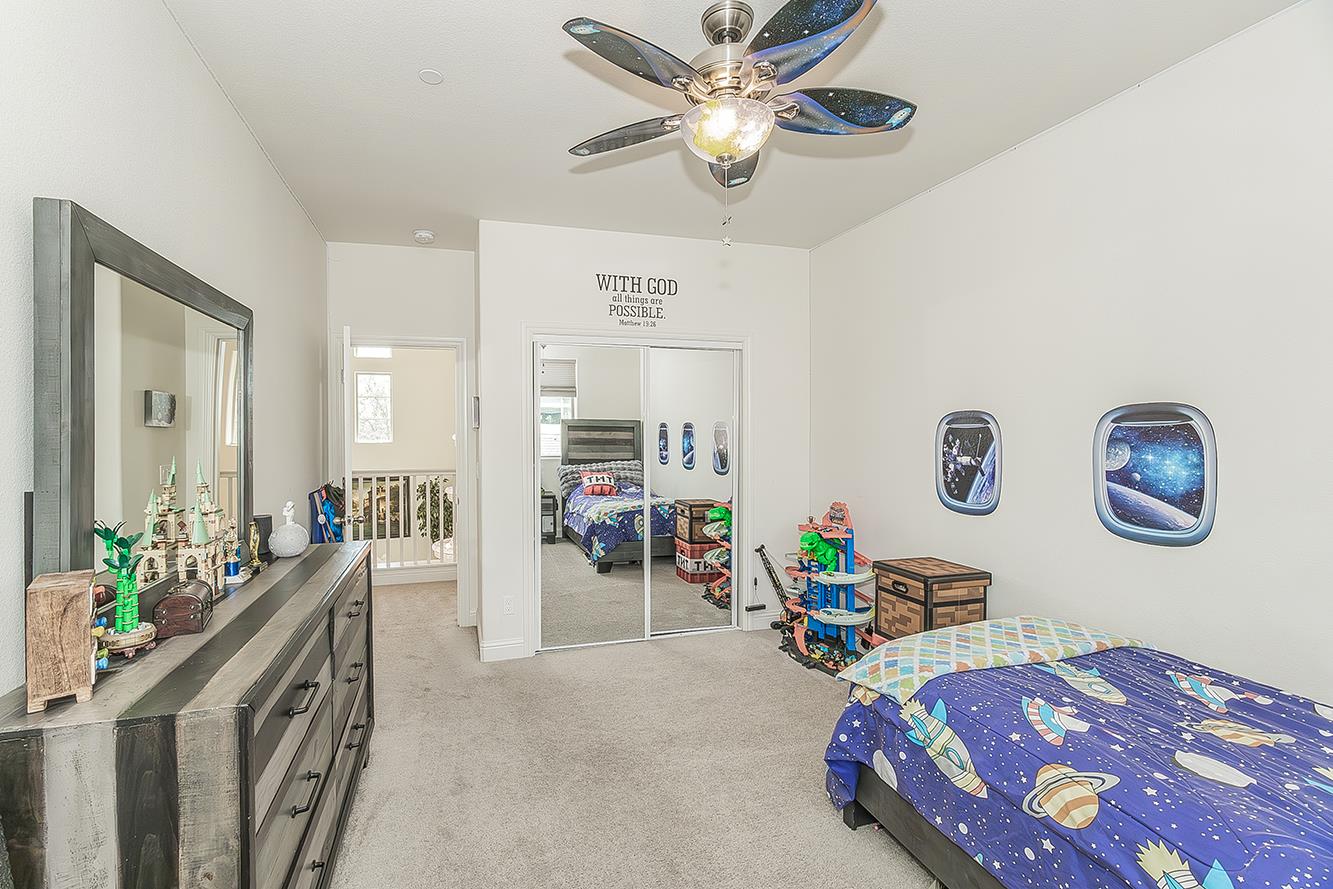 877 Treasure Hills Dr, Madera, CA 93636