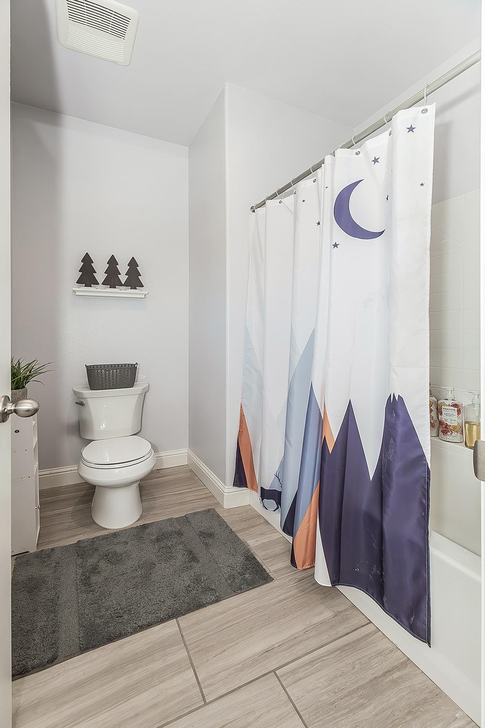 877 Treasure Hills Dr, Madera, CA 93636