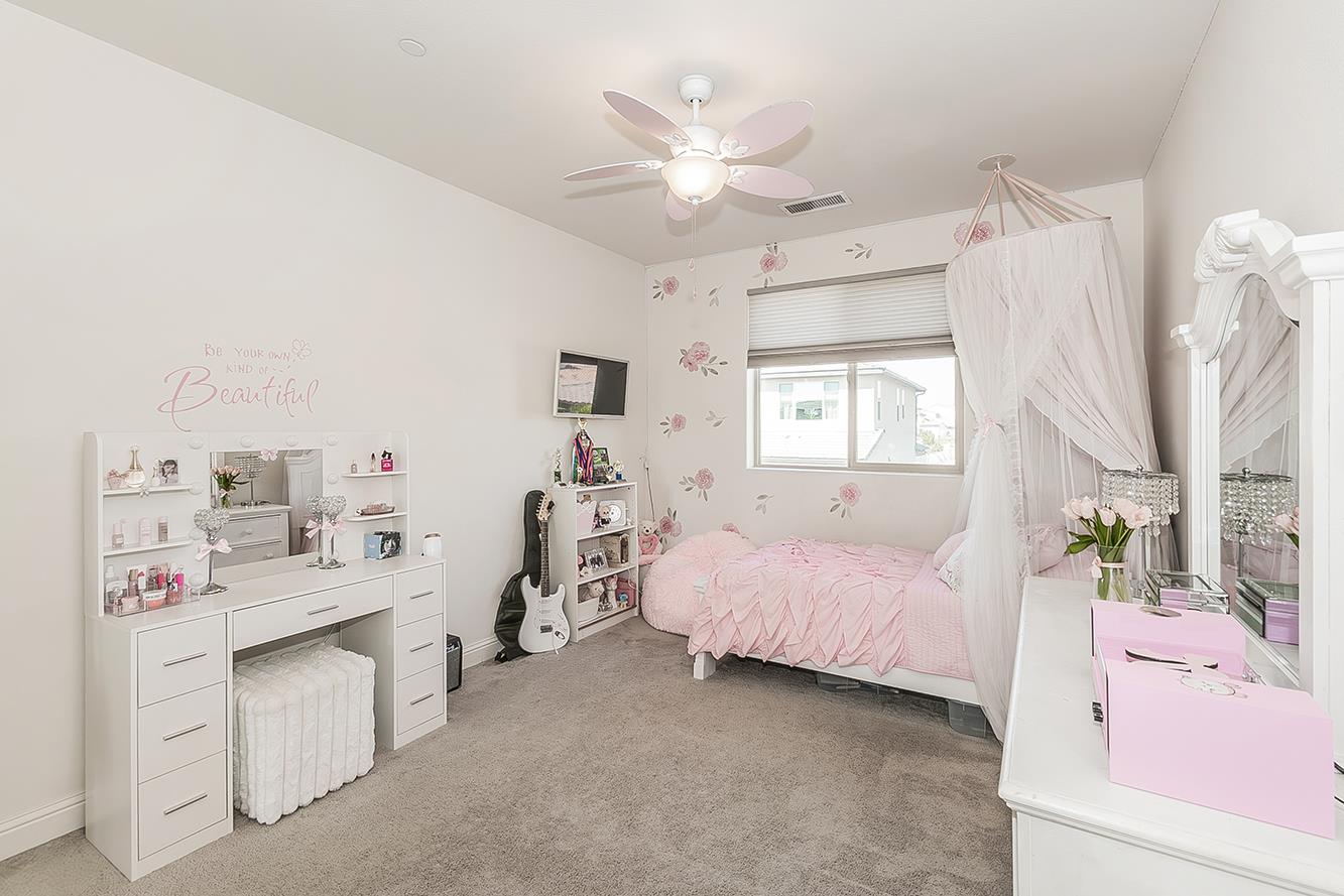 877 Treasure Hills Dr, Madera, CA 93636