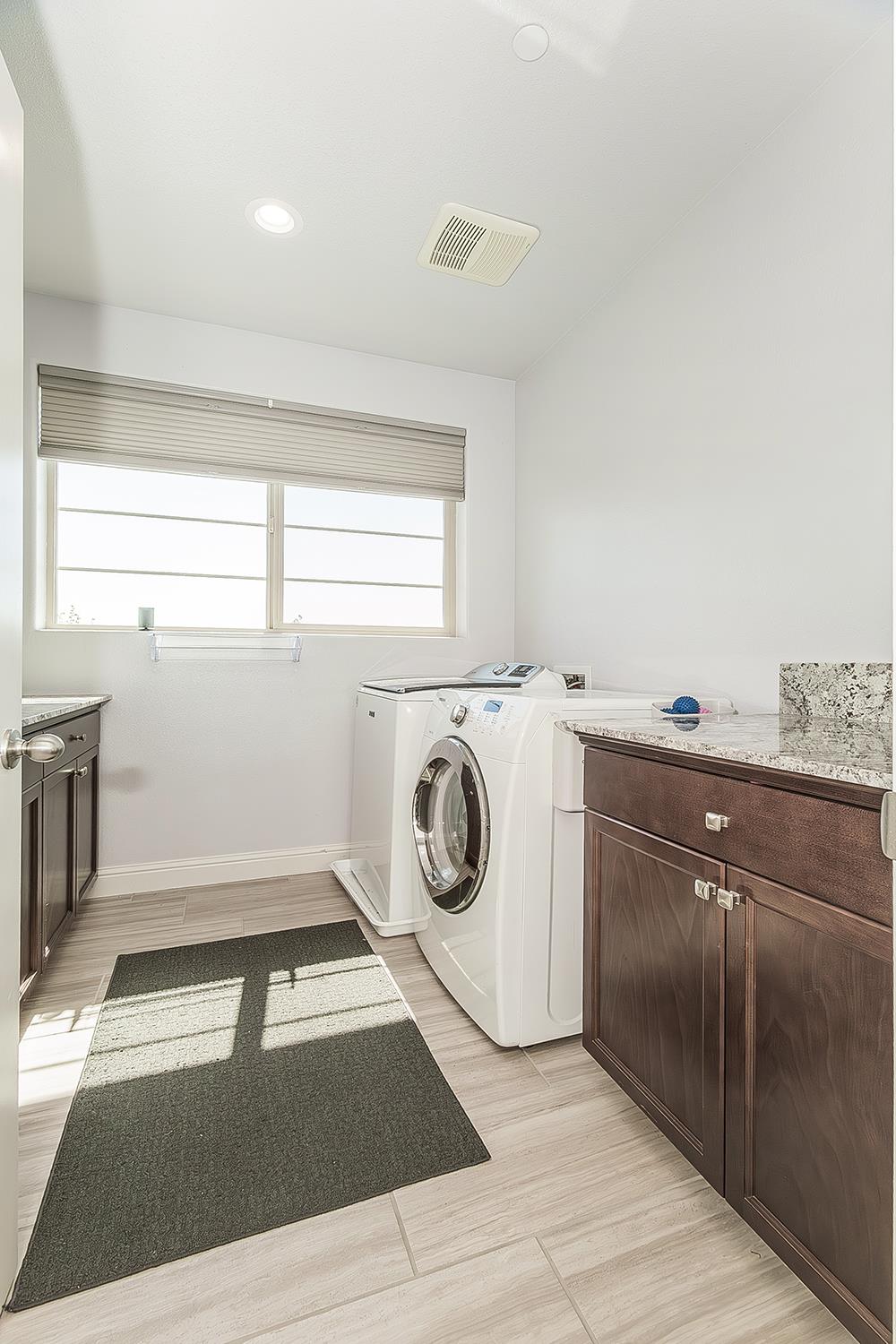 877 Treasure Hills Dr, Madera, CA 93636