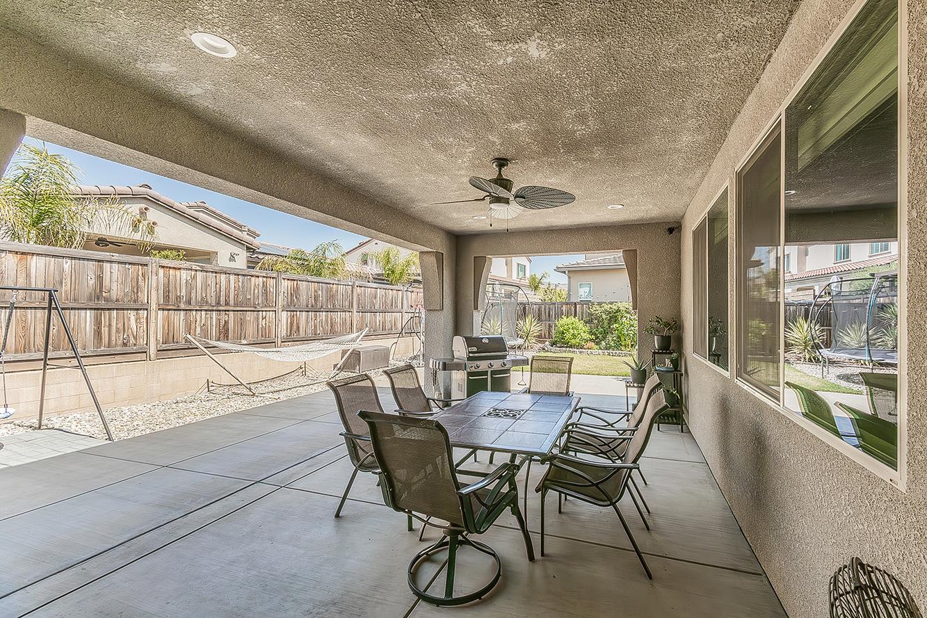 877 Treasure Hills Dr, Madera, CA 93636