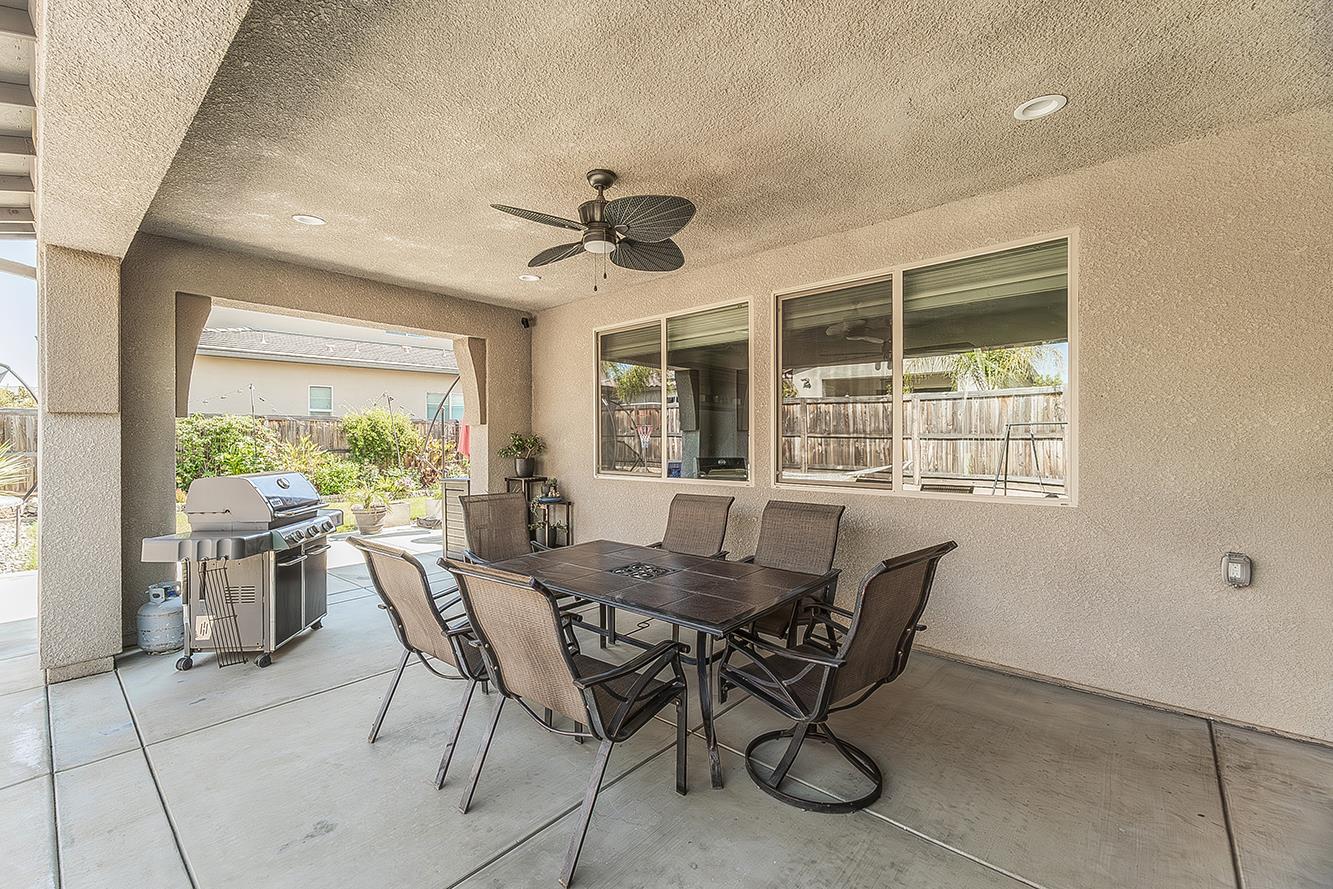 877 Treasure Hills Dr, Madera, CA 93636