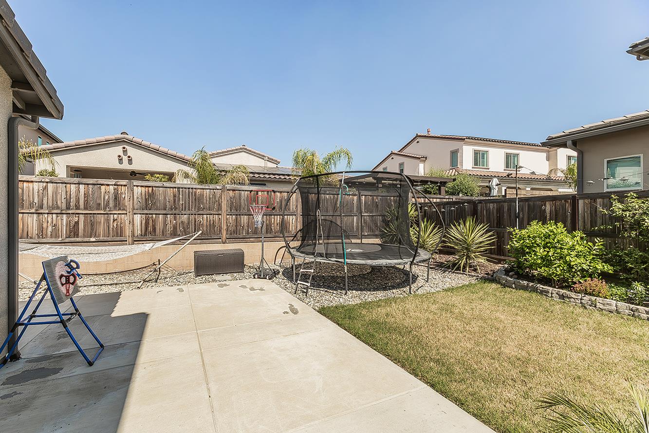 877 Treasure Hills Dr, Madera, CA 93636