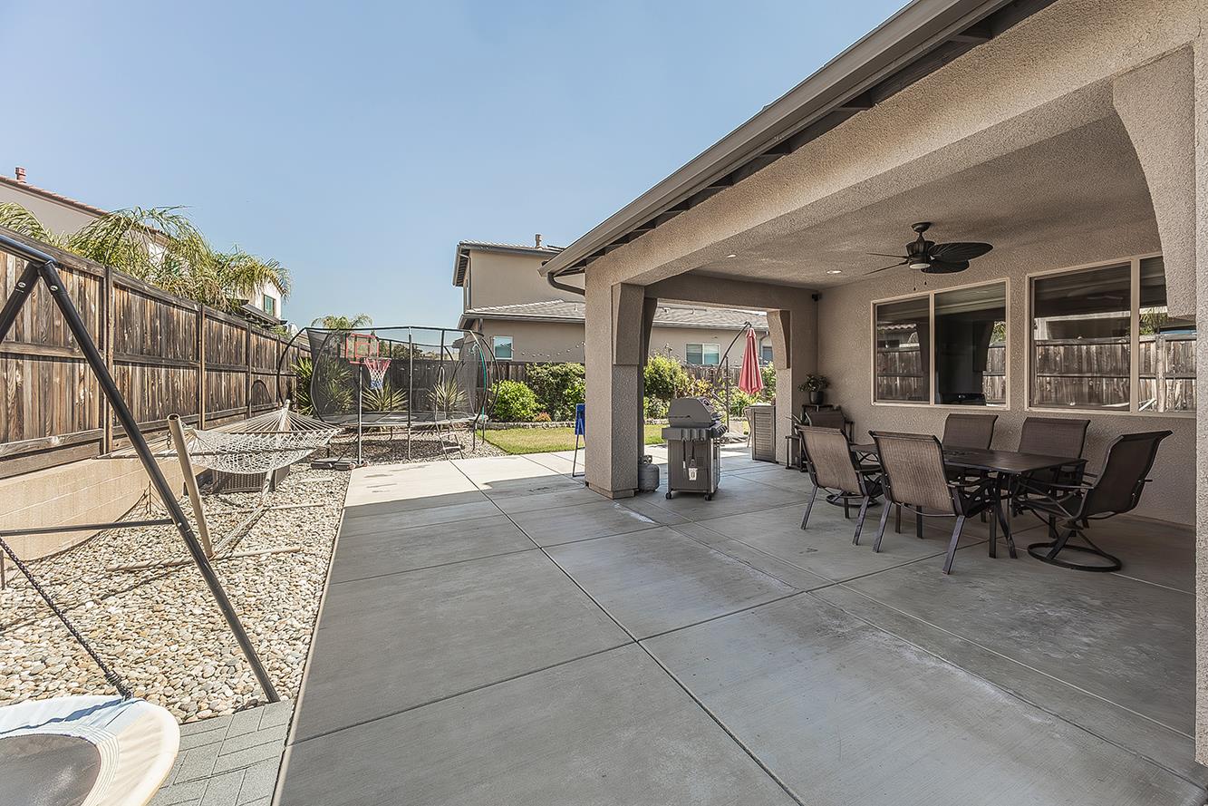 877 Treasure Hills Dr, Madera, CA 93636