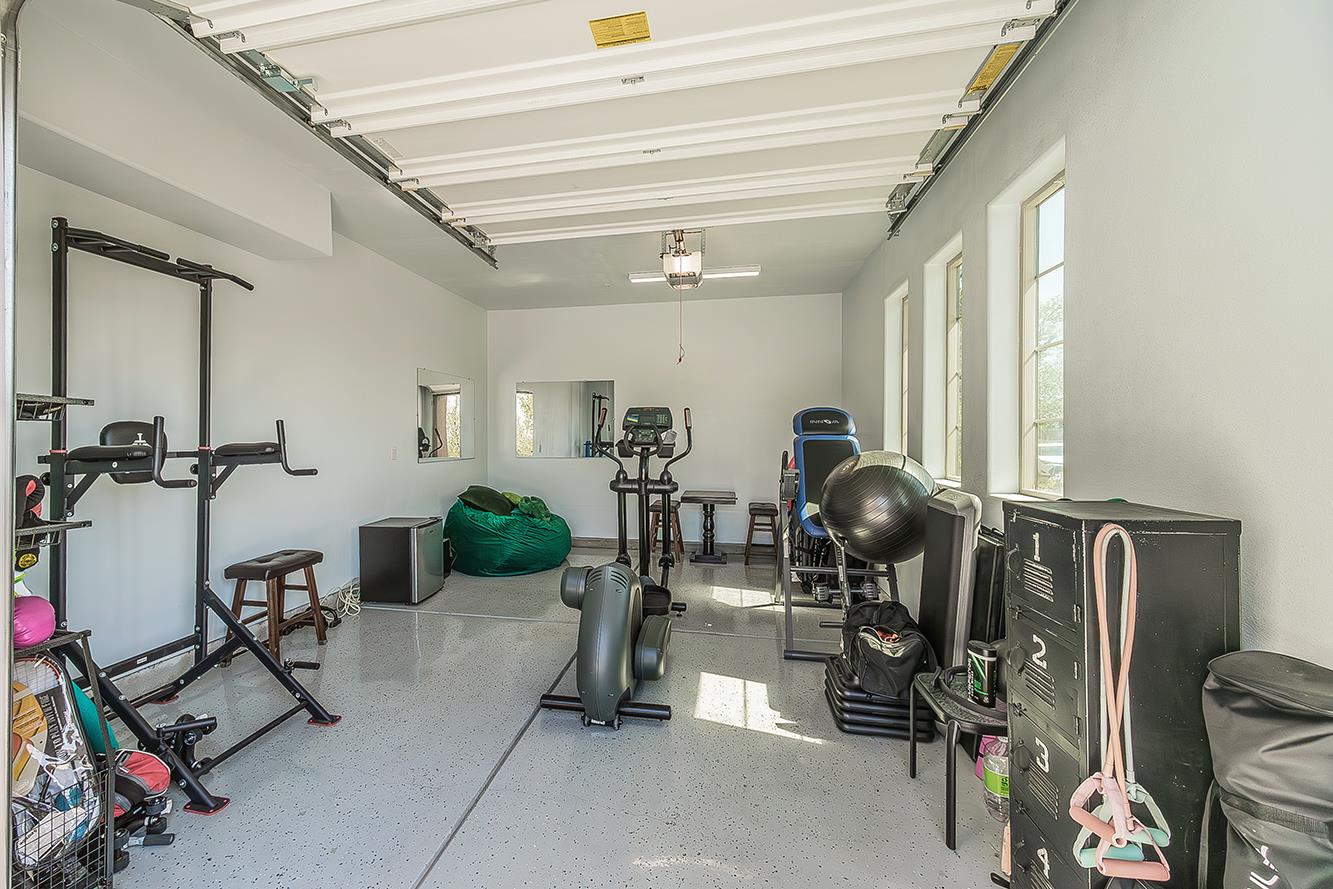 877 Treasure Hills Dr, Madera, CA 93636