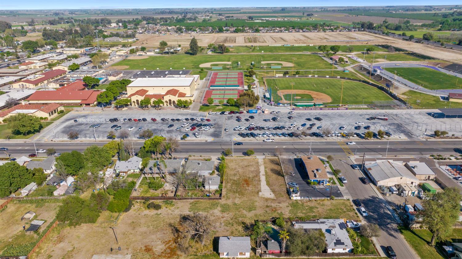 271 S Lemoore Ave, Lemoore, CA 93245