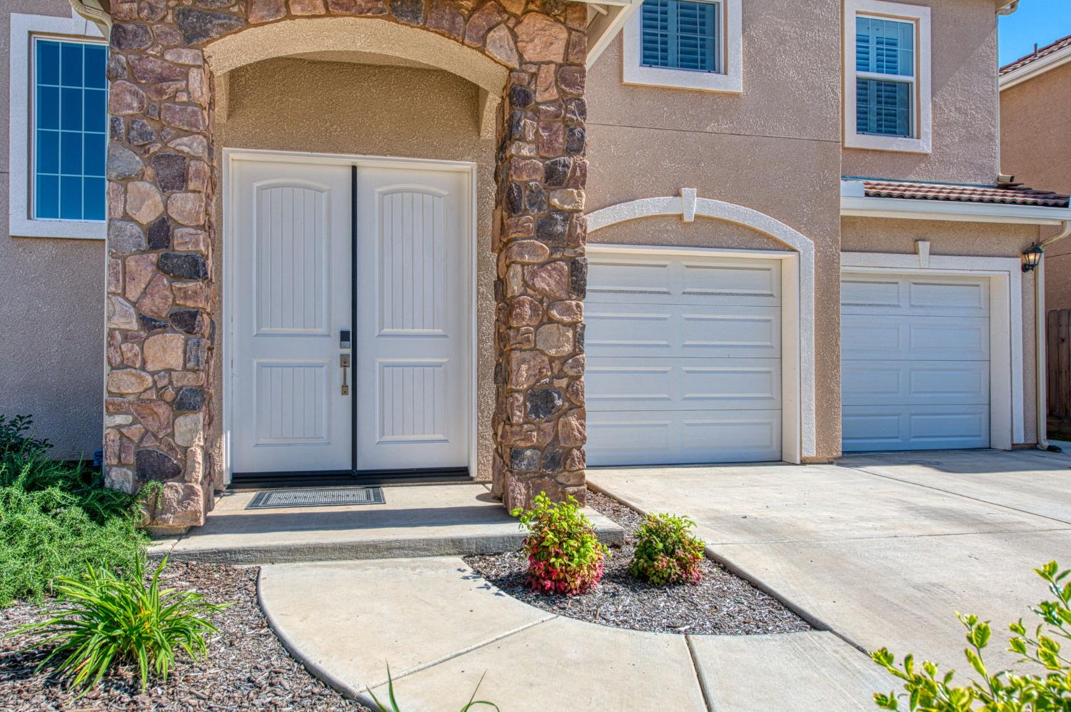 4410 W Langden Dr, Fresno, CA 93722