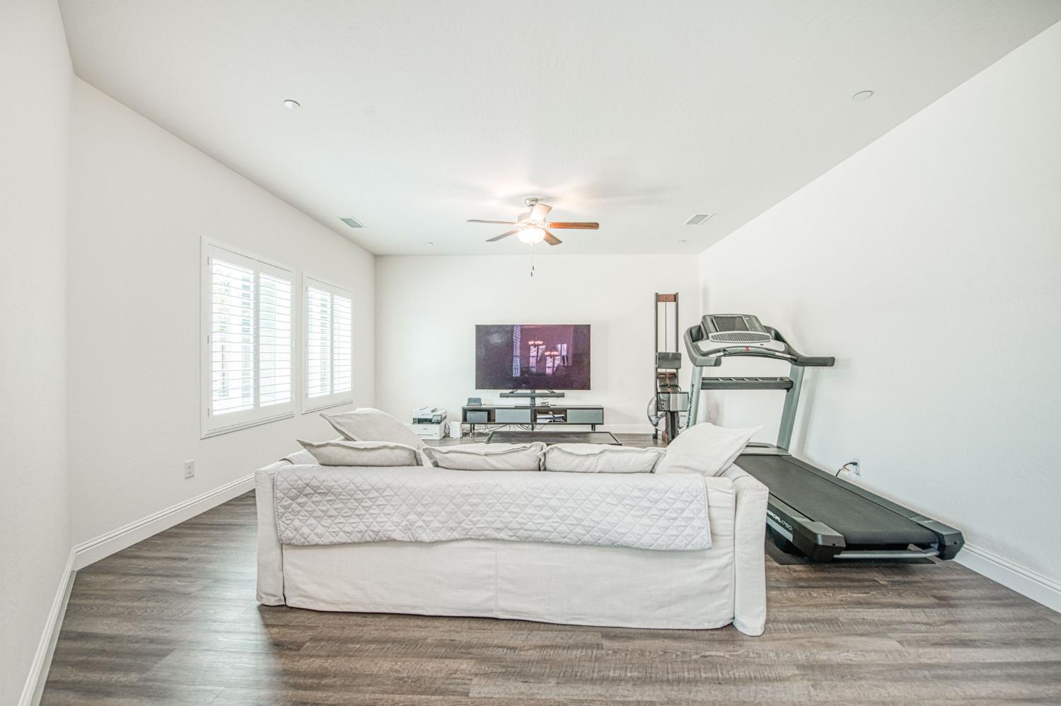 4410 W Langden Dr, Fresno, CA 93722