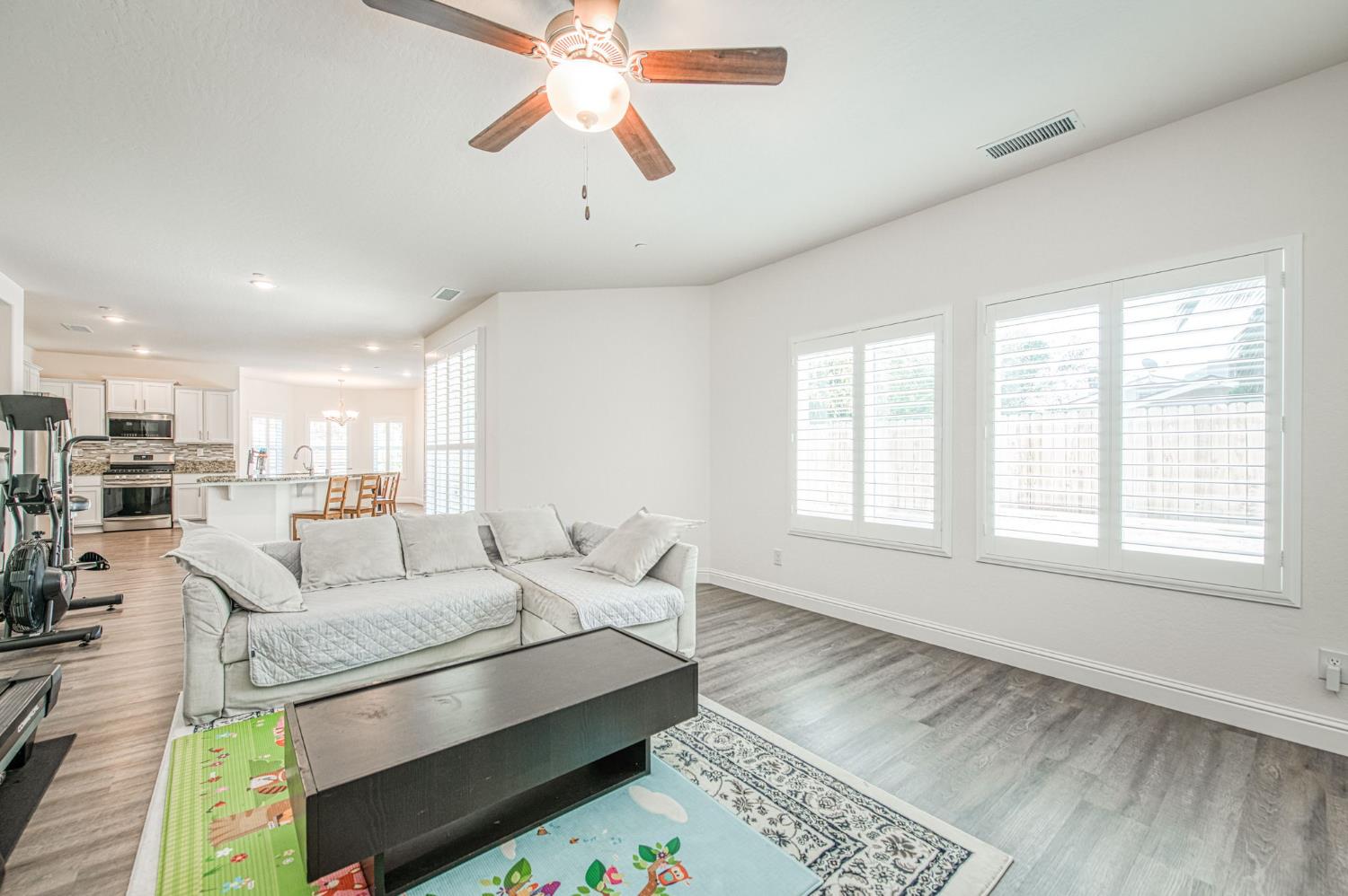 4410 W Langden Dr, Fresno, CA 93722