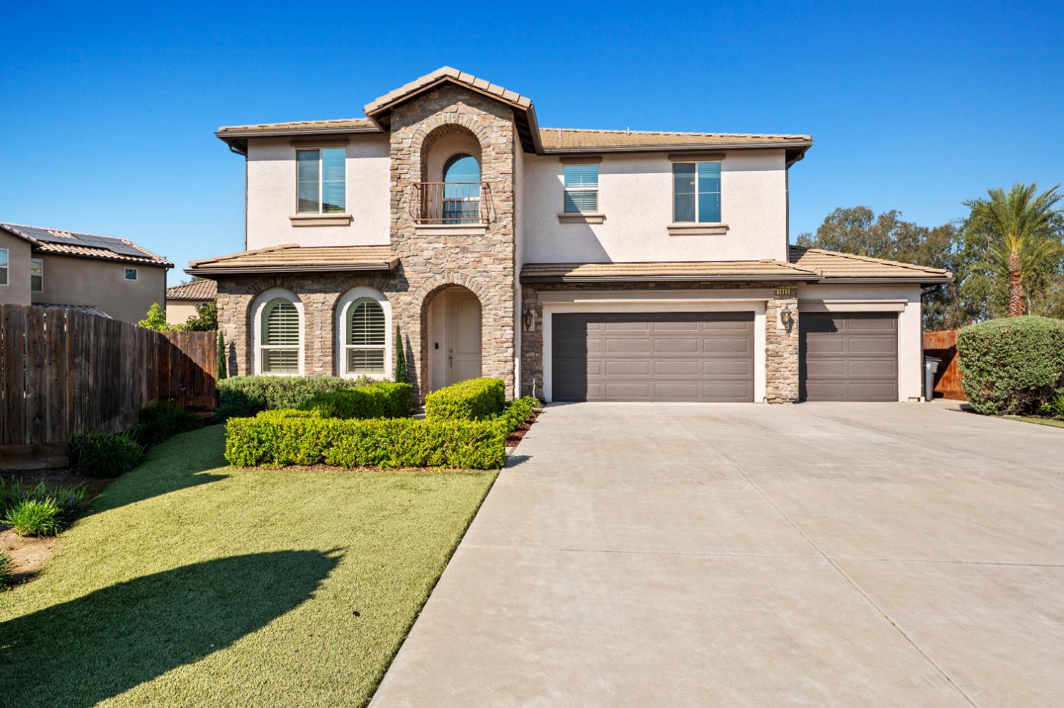 1805 E Bella Rosa Ave, Fresno, CA 93730