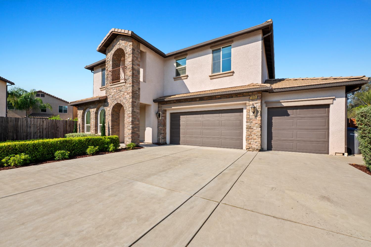 1805 E Bella Rosa Ave, Fresno, CA 93730