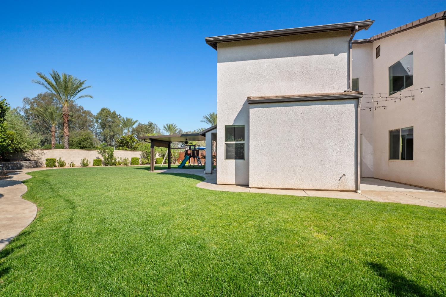 1805 E Bella Rosa Ave, Fresno, CA 93730