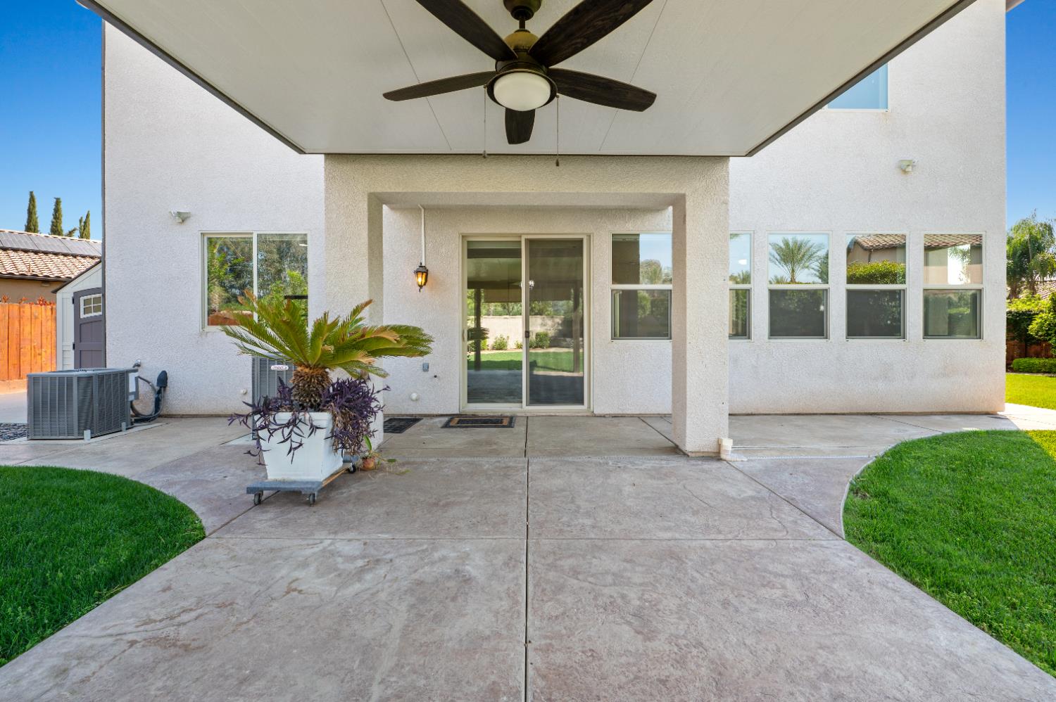 1805 E Bella Rosa Ave, Fresno, CA 93730