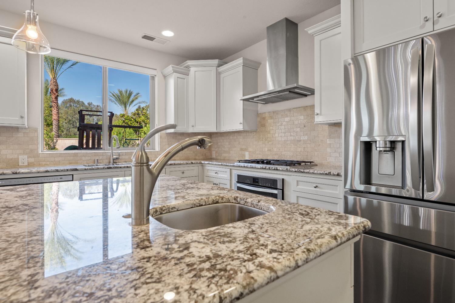 1805 E Bella Rosa Ave, Fresno, CA 93730