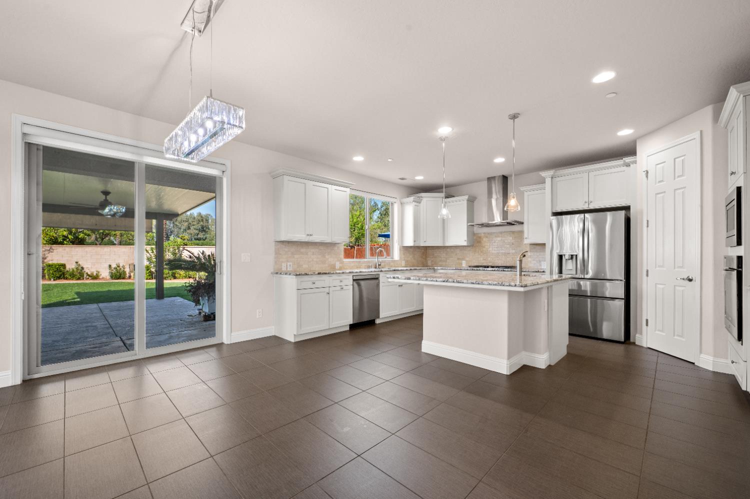 1805 E Bella Rosa Ave, Fresno, CA 93730