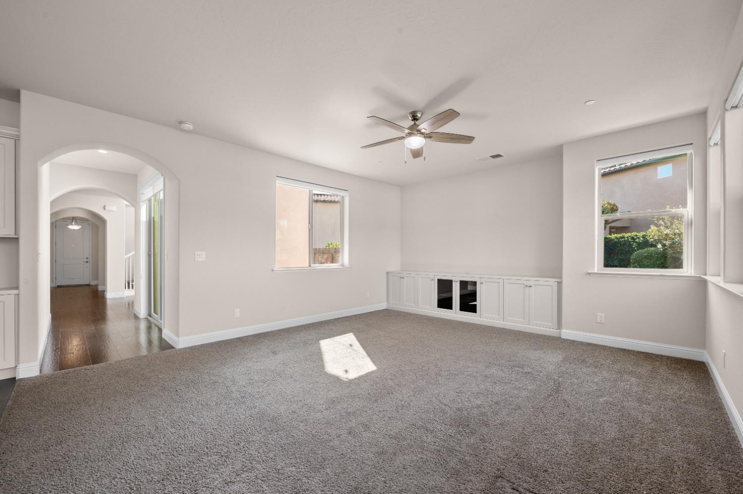 1805 E Bella Rosa Ave, Fresno, CA 93730