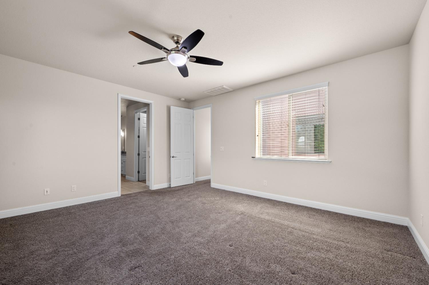 1805 E Bella Rosa Ave, Fresno, CA 93730