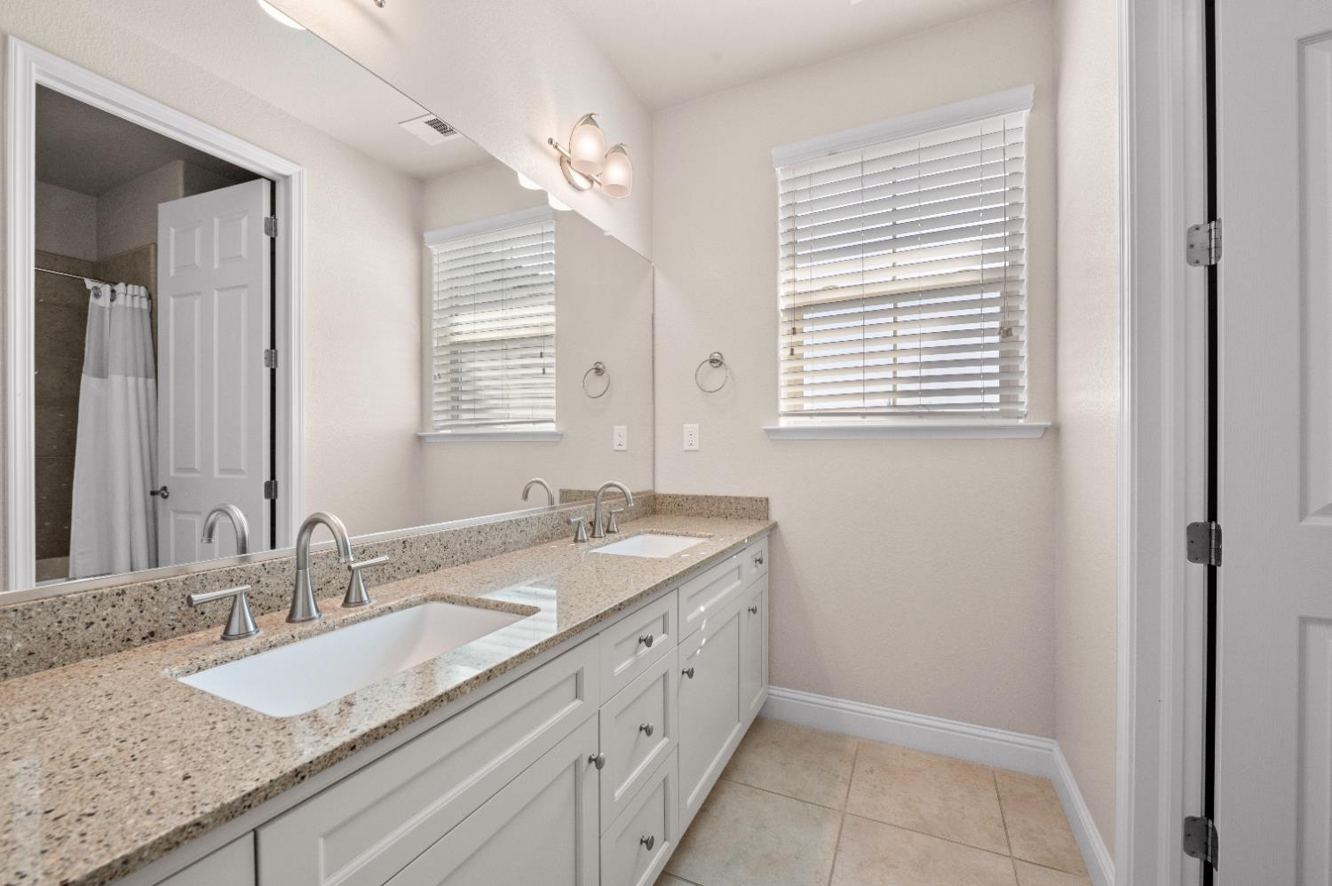 1805 E Bella Rosa Ave, Fresno, CA 93730