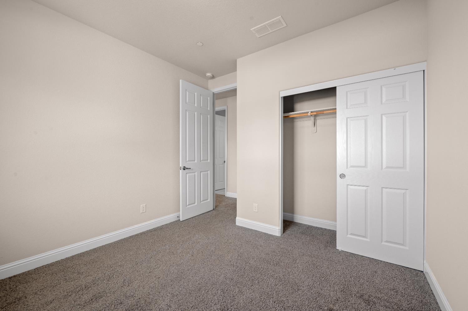 1805 E Bella Rosa Ave, Fresno, CA 93730