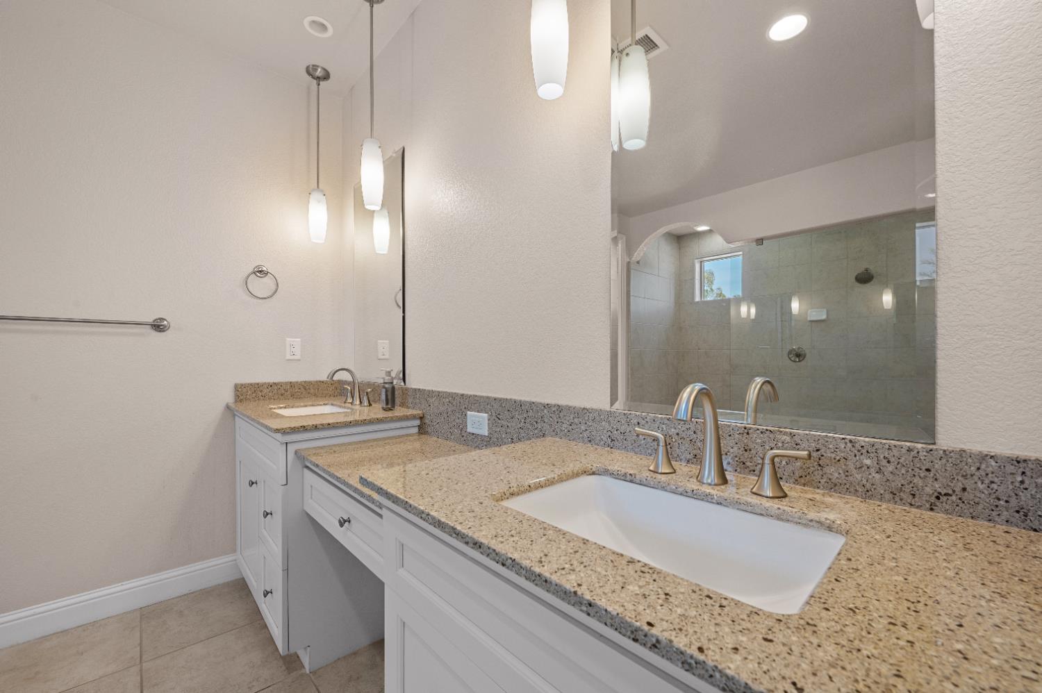 1805 E Bella Rosa Ave, Fresno, CA 93730