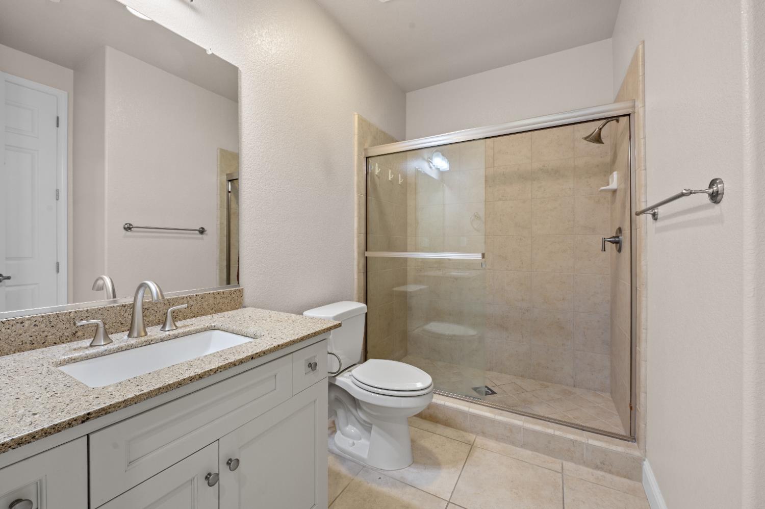 1805 E Bella Rosa Ave, Fresno, CA 93730