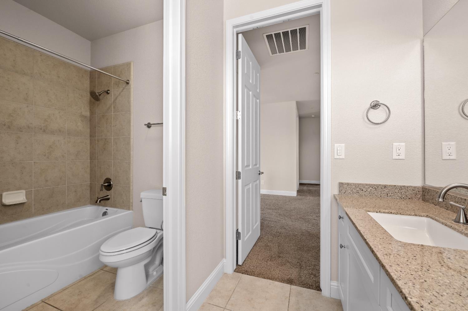 1805 E Bella Rosa Ave, Fresno, CA 93730