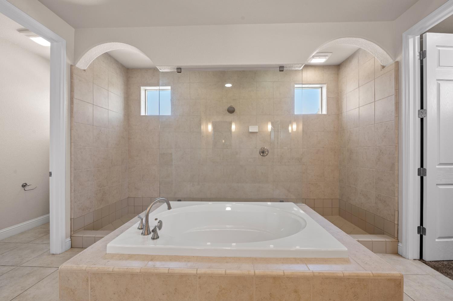 1805 E Bella Rosa Ave, Fresno, CA 93730