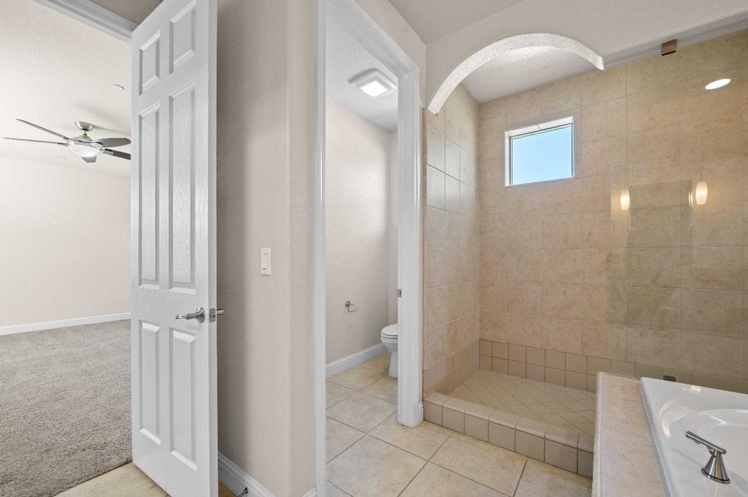 1805 E Bella Rosa Ave, Fresno, CA 93730