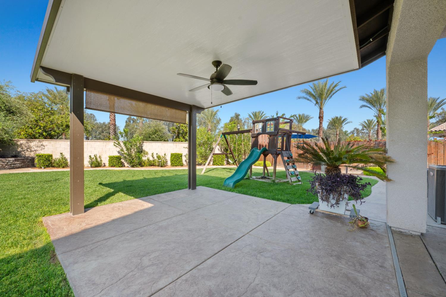 1805 E Bella Rosa Ave, Fresno, CA 93730