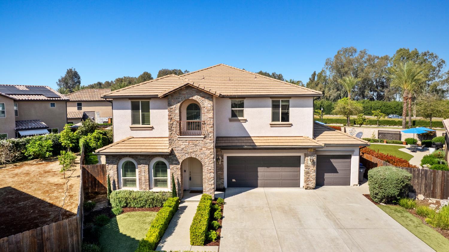 1805 E Bella Rosa Ave, Fresno, CA 93730