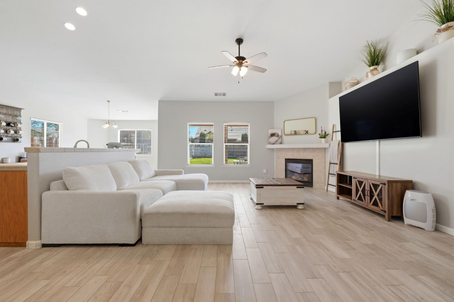 1849 W Spring Crest St, Hanford, CA 93230