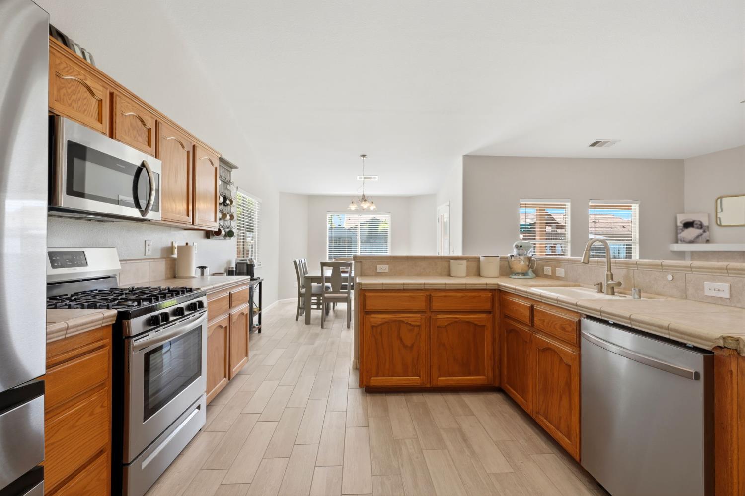 1849 W Spring Crest St, Hanford, CA 93230