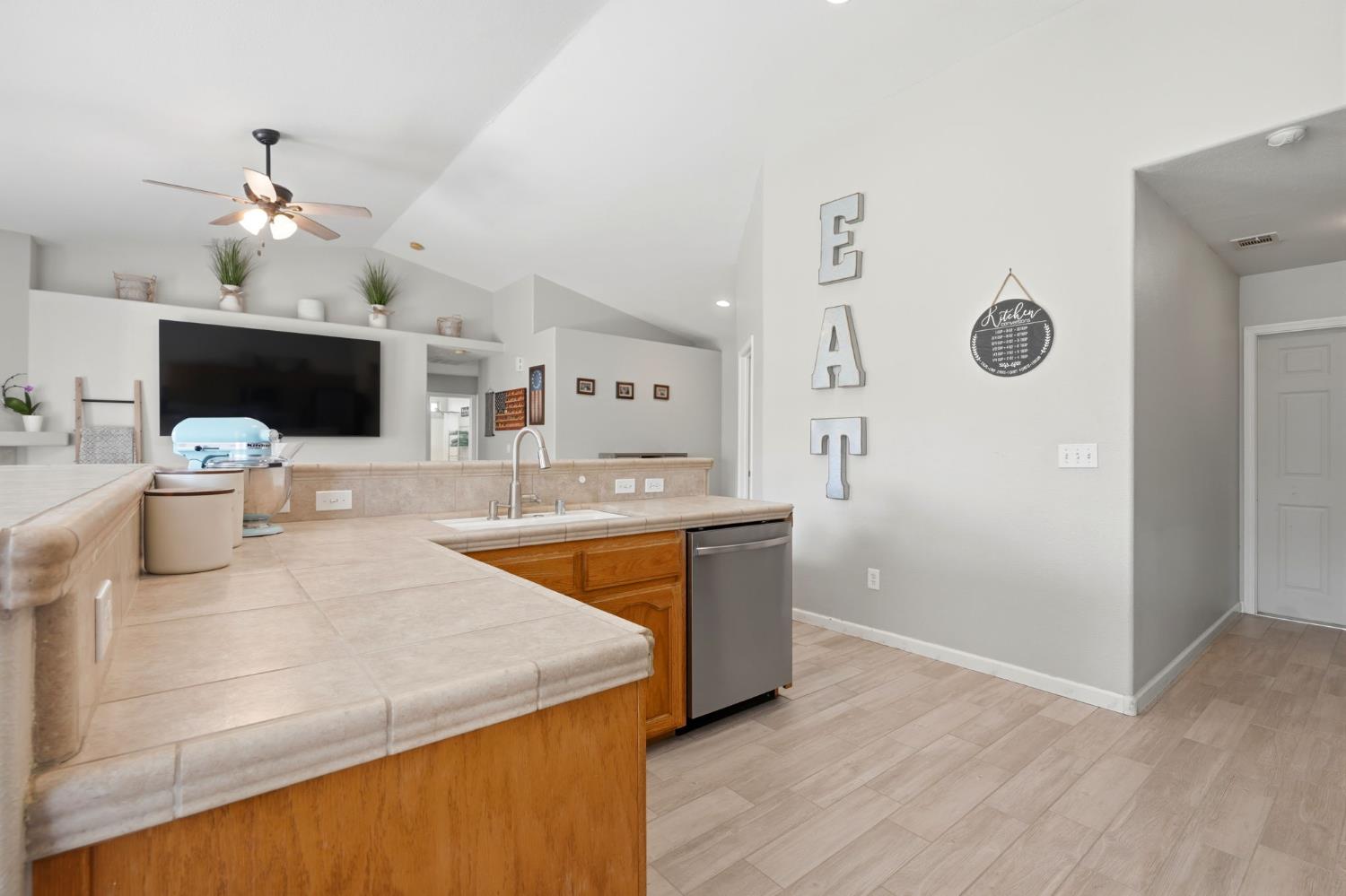 1849 W Spring Crest St, Hanford, CA 93230