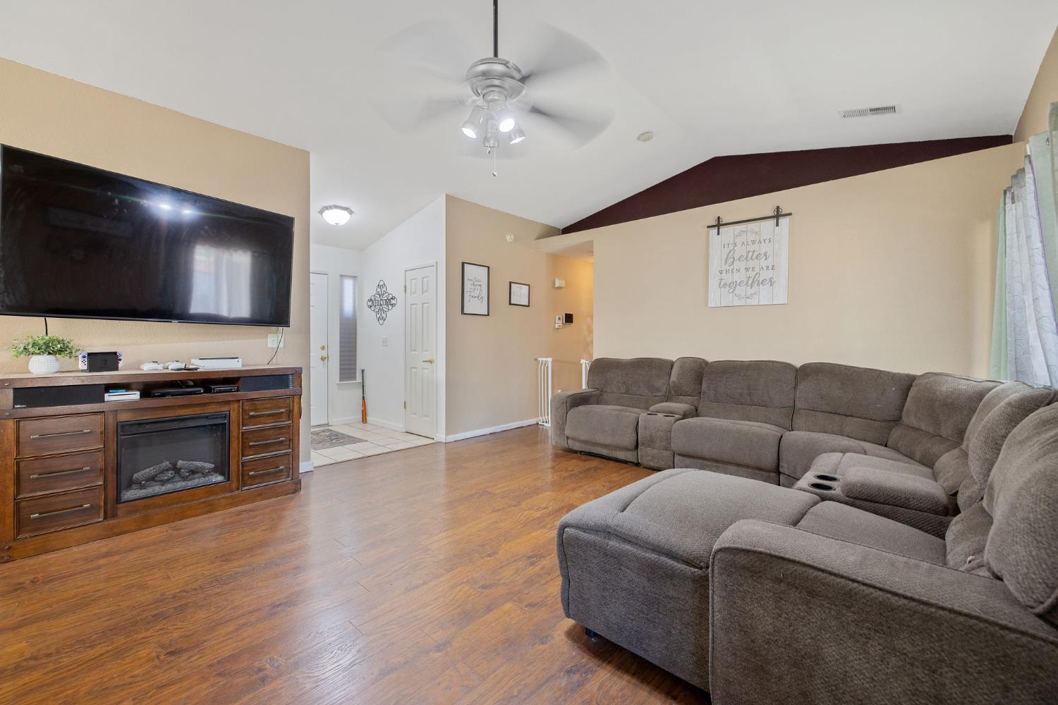 517 Tucker Ave, Fresno, CA 93657