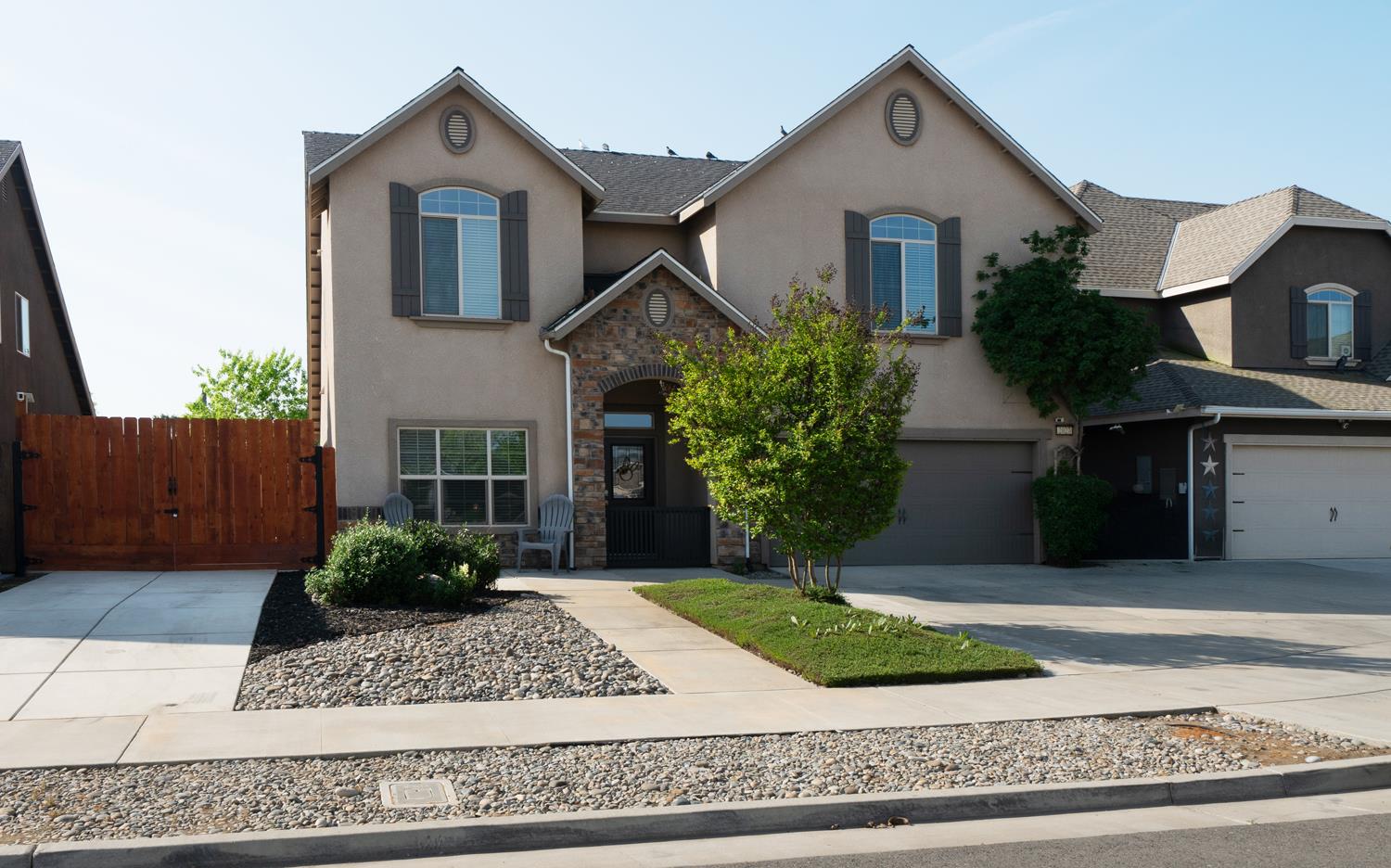 2027 W Babcock Ave, Visalia, CA 93291