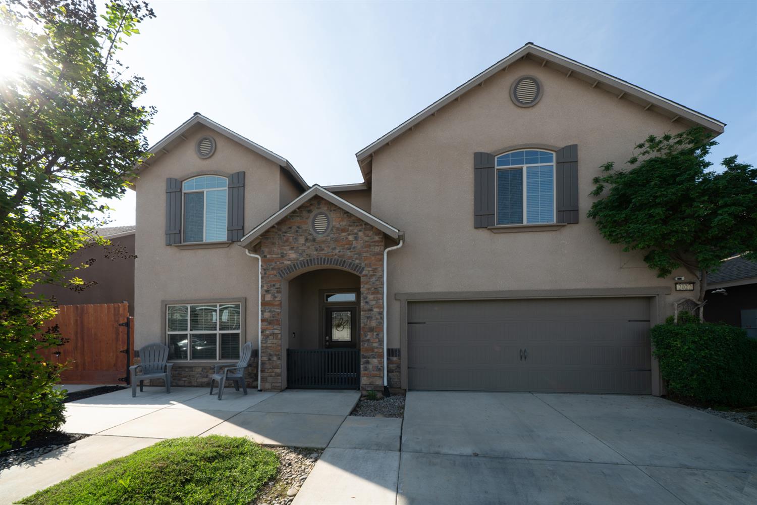 2027 W Babcock Ave, Visalia, CA 93291