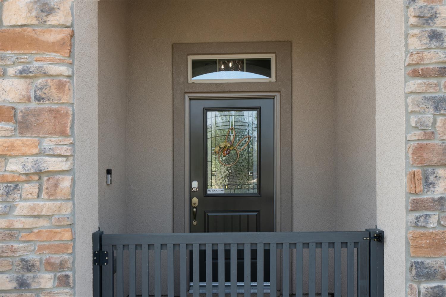 2027 W Babcock Ave, Visalia, CA 93291