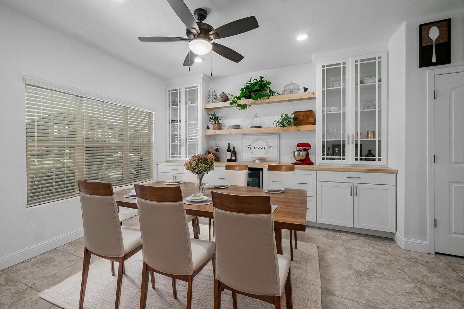 2027 W Babcock Ave, Visalia, CA 93291