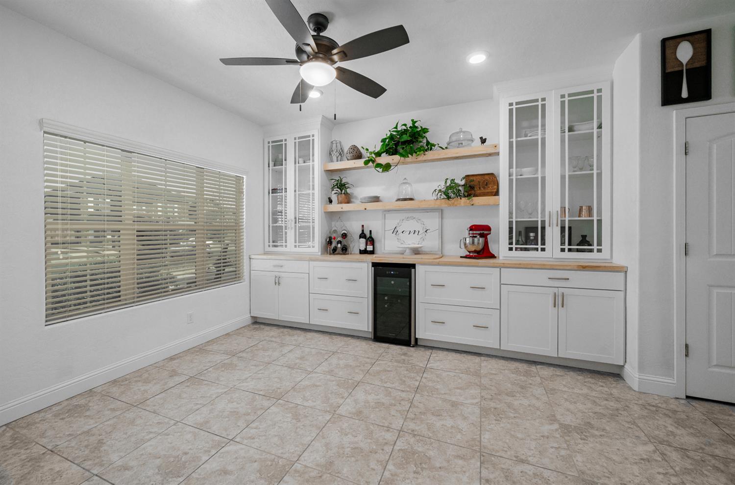 2027 W Babcock Ave, Visalia, CA 93291