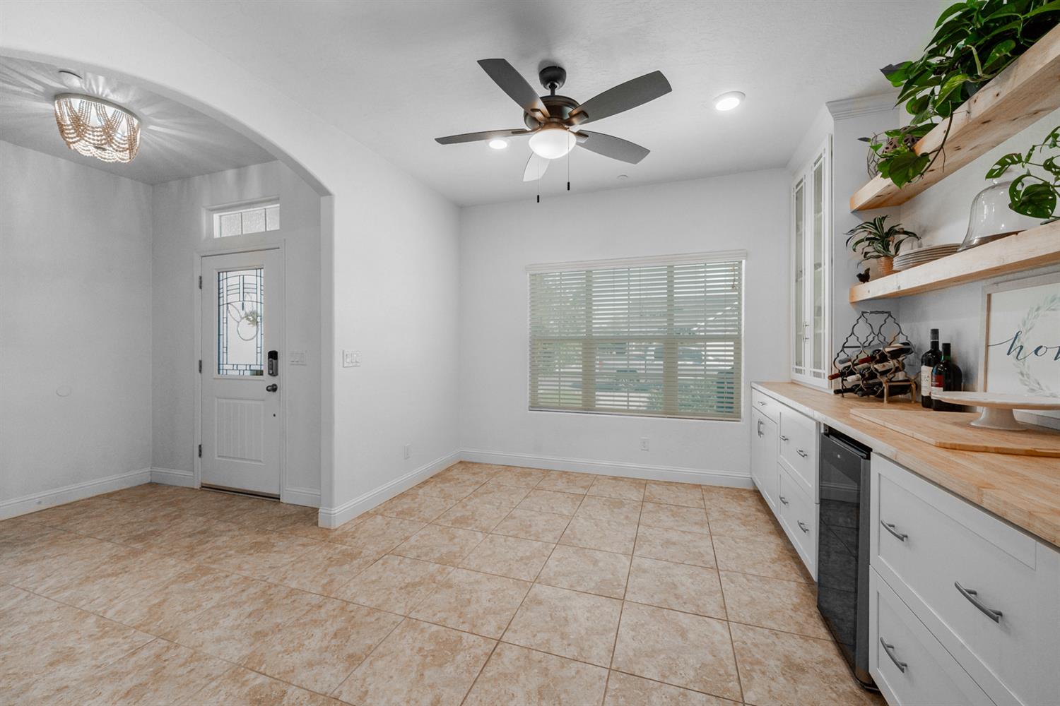 2027 W Babcock Ave, Visalia, CA 93291