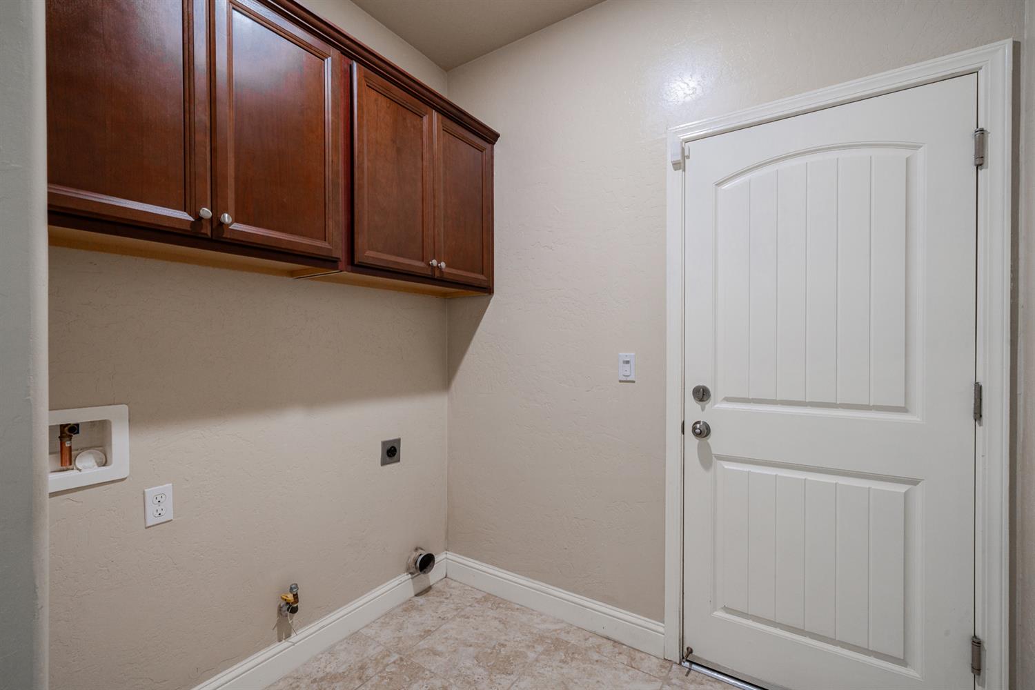 2027 W Babcock Ave, Visalia, CA 93291