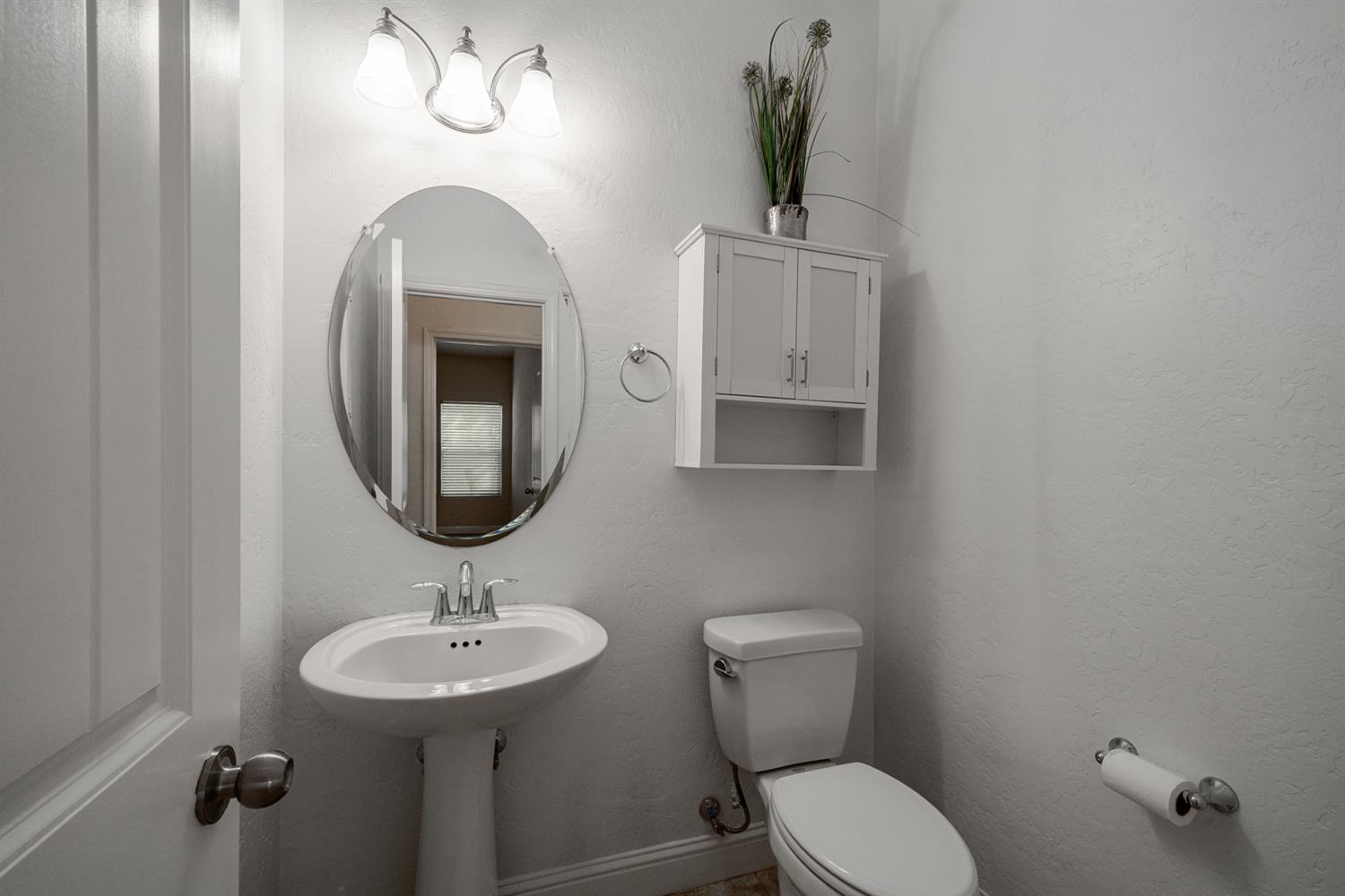 2027 W Babcock Ave, Visalia, CA 93291