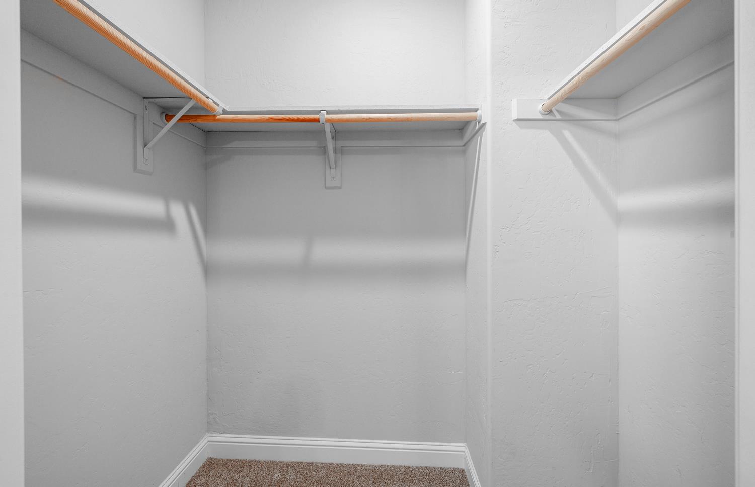 2027 W Babcock Ave, Visalia, CA 93291