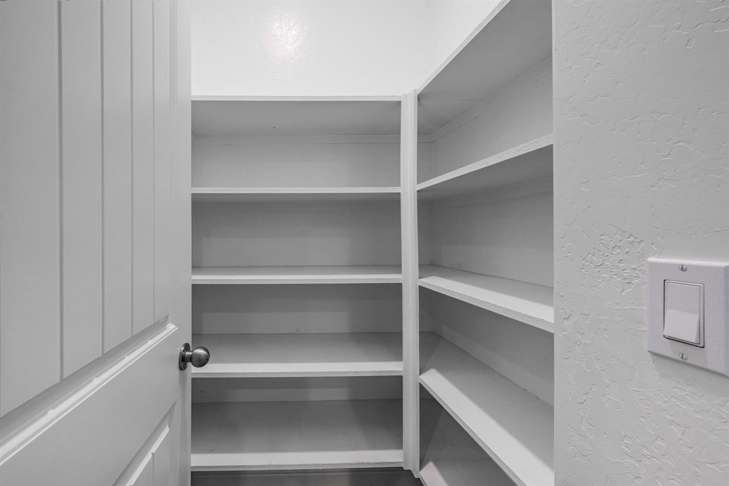 2027 W Babcock Ave, Visalia, CA 93291