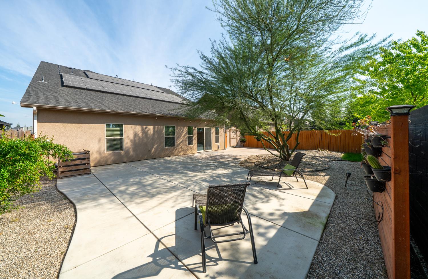 2027 W Babcock Ave, Visalia, CA 93291