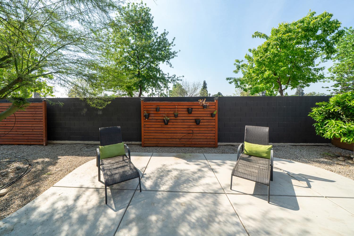 2027 W Babcock Ave, Visalia, CA 93291