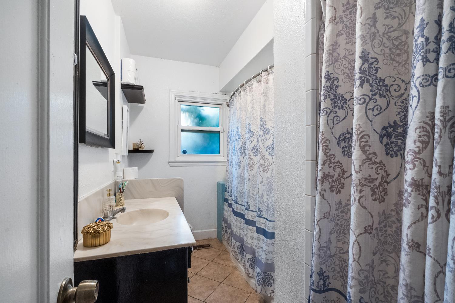 505 W Lamona Ave, Fresno, CA 93728