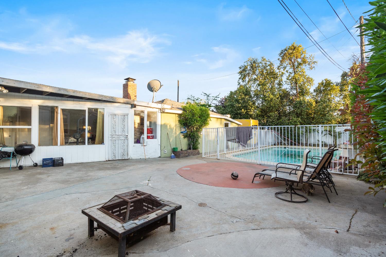 505 W Lamona Ave, Fresno, CA 93728