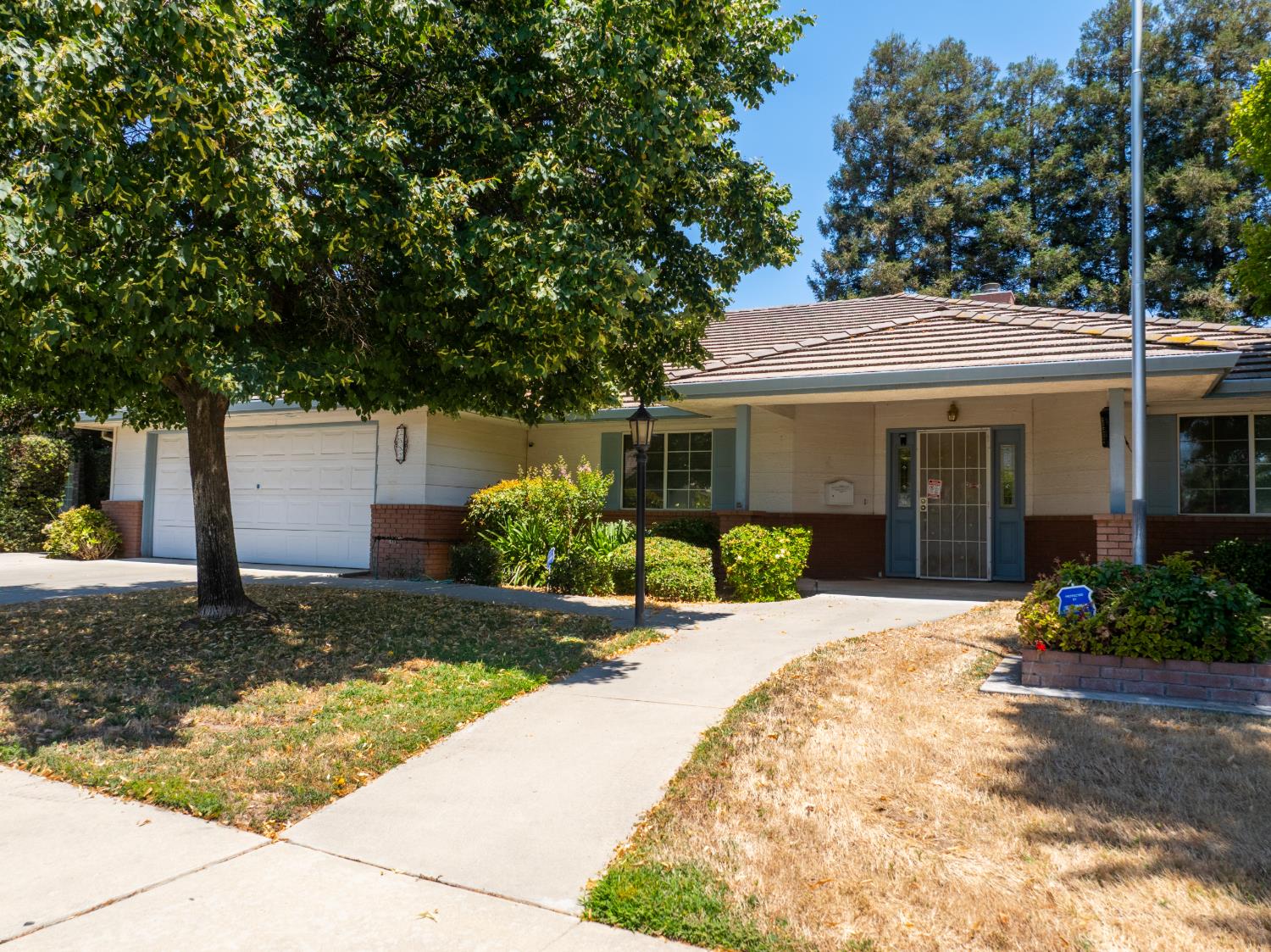 2582 Sandell Ave, Kingsburg, CA 93631