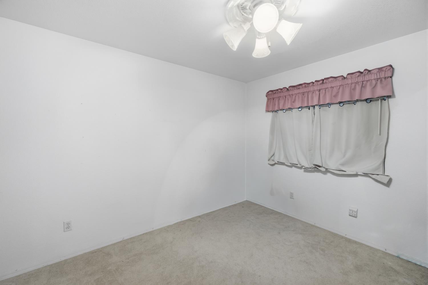 2582 Sandell Ave, Kingsburg, CA 93631